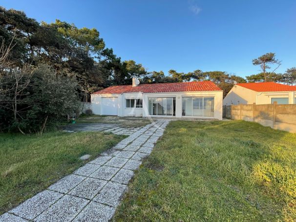 A vendre MAISON  4 PIECES 86 M2 PIEDS DANS L'EAU JARD SUR MER