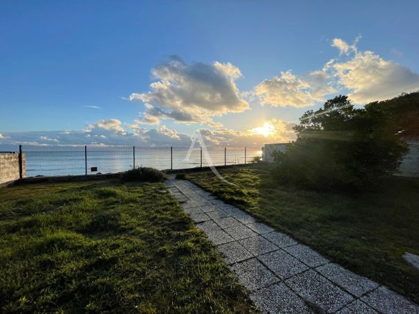 A vendre MAISON  4 PIECES 86 M2 PIEDS DANS L'EAU JARD SUR MER