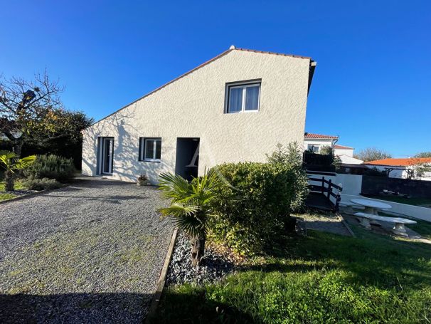 A vendre MAISON  7 PIECES 188 M2 BORD DE MER JARD SUR MER