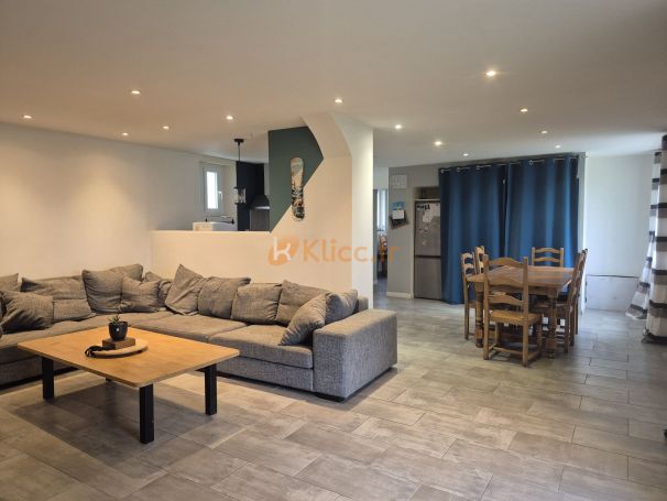 A louer LONGèRE  4 PIECES 138 M2  LA REMUEE