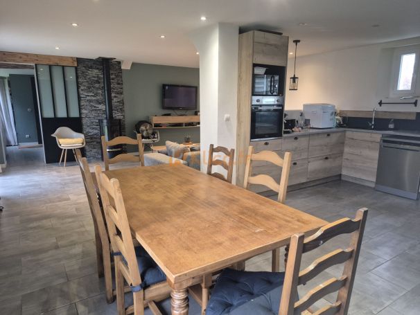 A louer LONGèRE  4 PIECES 138 M2  LA REMUEE