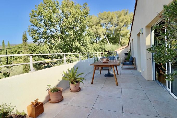 A louer APPARTEMENT T5 133 M2 TERRASSE BORD DE MER LA GARDE