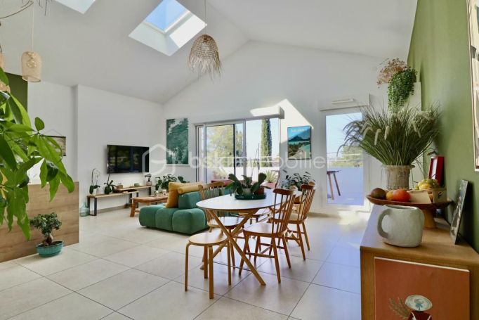 A louer APPARTEMENT T5 133 M2 TERRASSE BORD DE MER LA GARDE