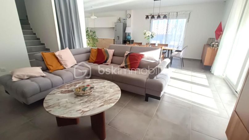 A louer MAISON  4 PIECES 93 M2  LE CANNET DES MAURES