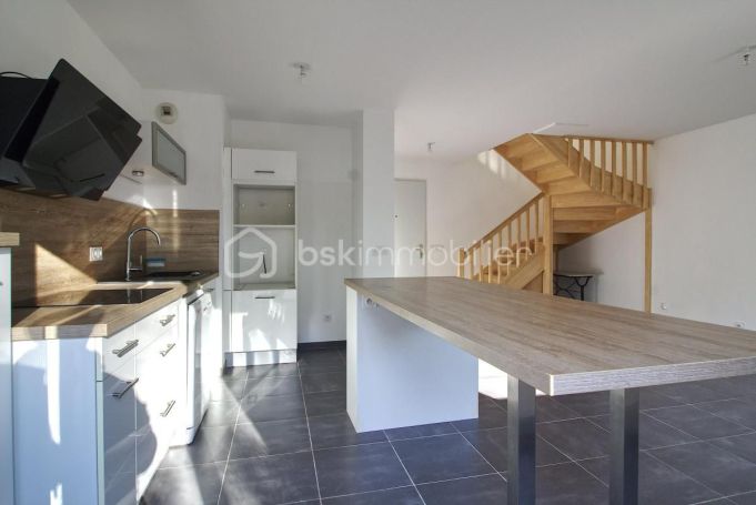 A vendre APPARTEMENT T3 65 M2 TERRASSE  CASTRIES