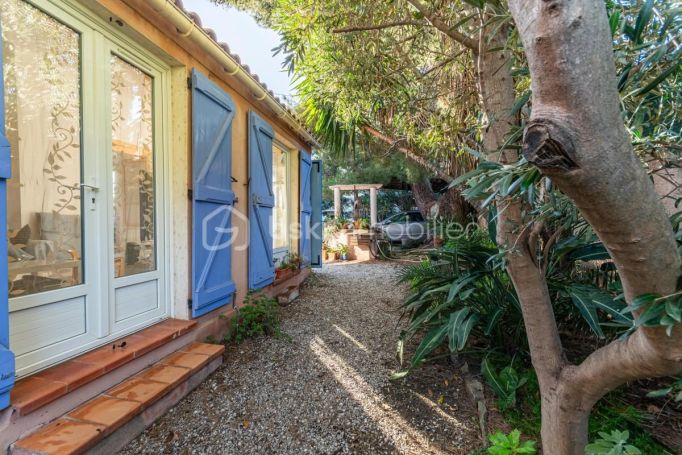 A louer MAISON  7 PIECES 110 M2 BORD DE MER SIX FOURS LES PLAGES