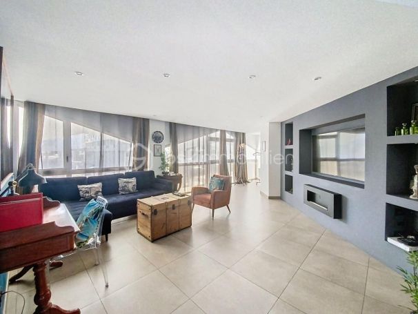 A vendre LOFT  74 M2 TERRASSE BORD DE MER LA GRANDE MOTTE