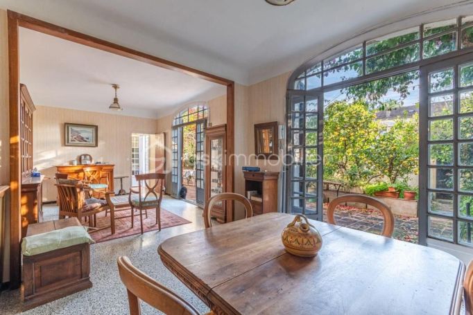 A louer MAISON  DE MAîTRE BORD DE MER TOULON