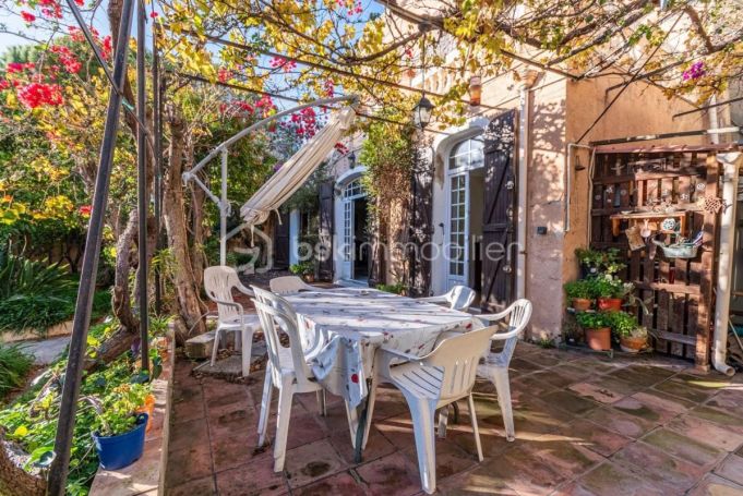 A louer MAISON  DE MAîTRE BORD DE MER TOULON