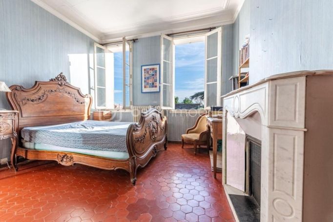 A louer MAISON  DE MAîTRE BORD DE MER TOULON