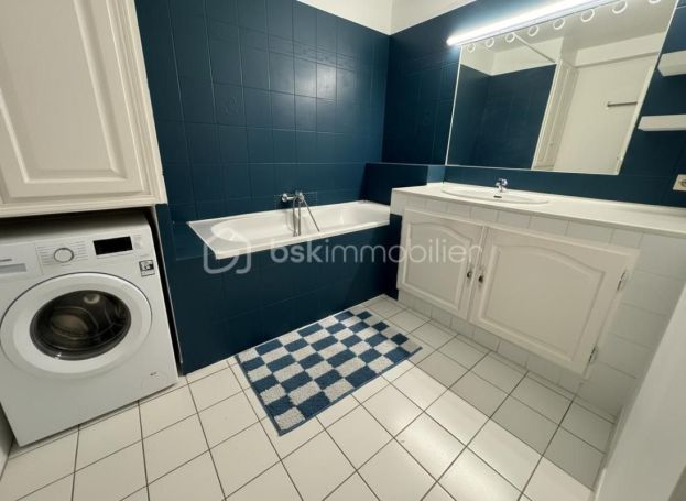 A louer APPARTEMENT T3 59 M2 BORD DE MER TOULON