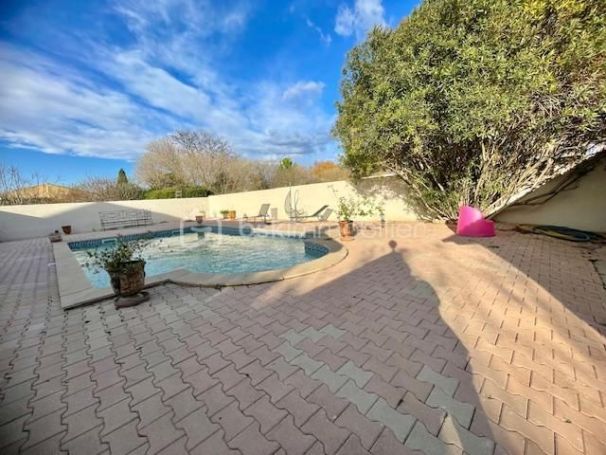 A louer MAISON  6 PIECES 150 M2  LE CAILAR