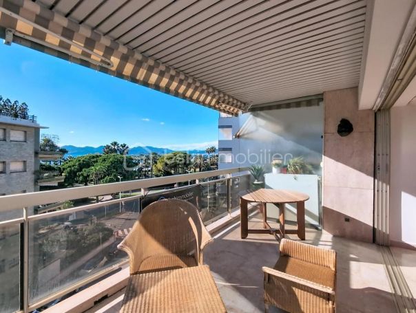 A louer APPARTEMENT DE PRESTIGE T3 63 M2 TERRASSE VUE MER CANNES