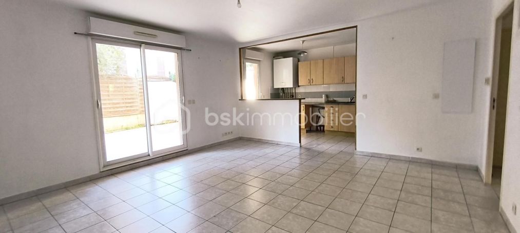 A louer APPARTEMENT T3 67 M2 BORD DE MER LA SEYNE SUR MER