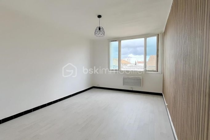 A louer APPARTEMENT T3 57 M2  NIMES