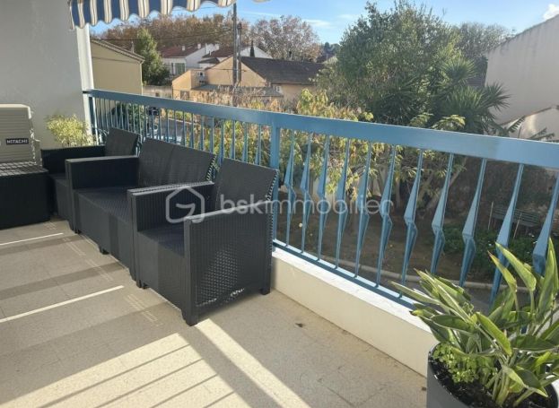 A louer APPARTEMENT T3 85 M2 BORD DE MER LA SEYNE SUR MER