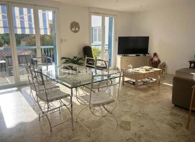 A louer APPARTEMENT T3 85 M2 BORD DE MER LA SEYNE SUR MER