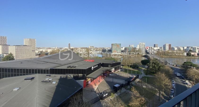 A louer APPARTEMENT DUPLEX T4 104 M2 TERRASSE  NANTES