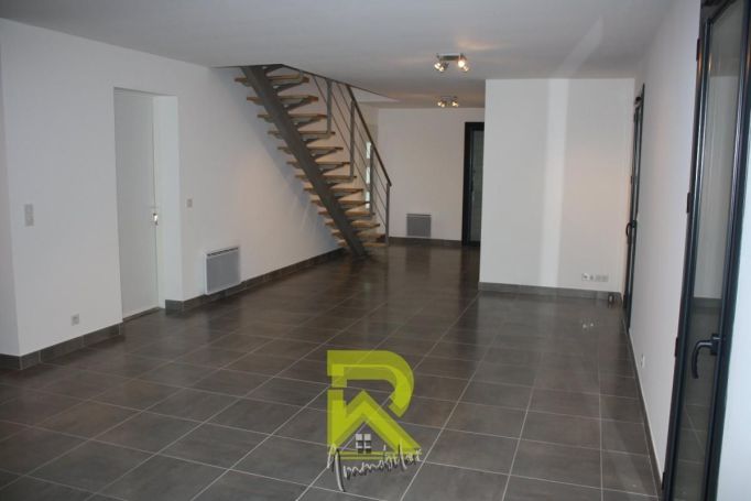 A louer LOFT 5 PIECES 135 M2 COMBAILLAUX