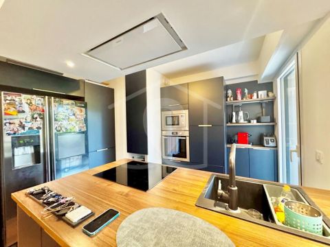 A louer APPARTEMENT T3 72 M2 TERRASSE BORD DE MER VALLAURIS