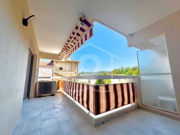 A louer APPARTEMENT T3 72 M2 TERRASSE BORD DE MER VALLAURIS
