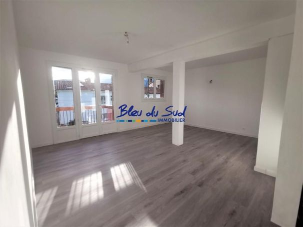 A louer APPARTEMENT T3 69 M2  PRADES