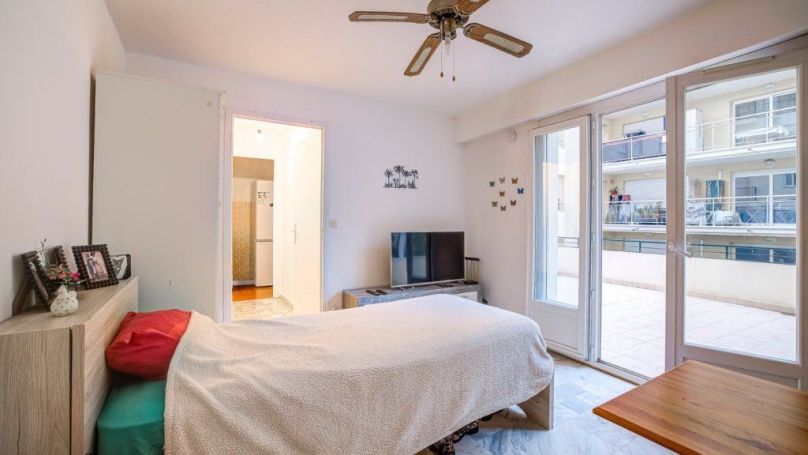 A louer STUDIO  23 M2 TERRASSE BORD DE MER NICE