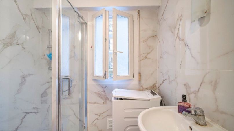 A louer STUDIO  23 M2 TERRASSE BORD DE MER NICE