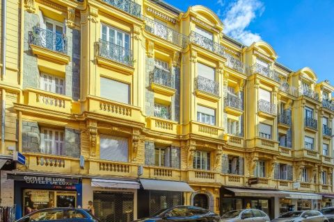 A louer APPARTEMENT T3 66 M2 BORD DE MER NICE