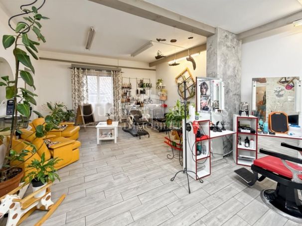 A louer APPARTEMENT T4 140 M2 TERRASSE UZES