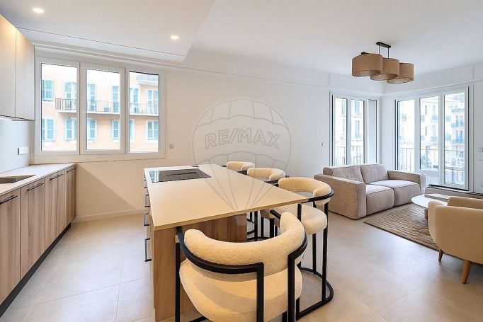 A louer APPARTEMENT T3 75 M2 TERRASSE BORD DE MER NICE