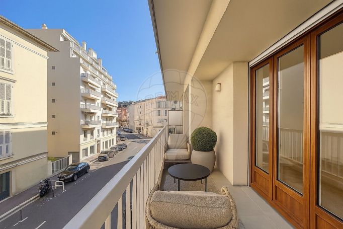 A louer APPARTEMENT T3 75 M2 TERRASSE BORD DE MER NICE