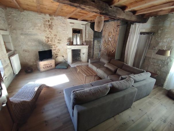 A louer MAISON  DE MAîTRE  SAINTES