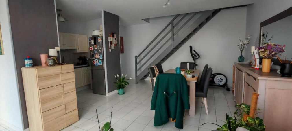A louer APPARTEMENT DUPLEX T4 70 M2 TERRASSE  SAINTES