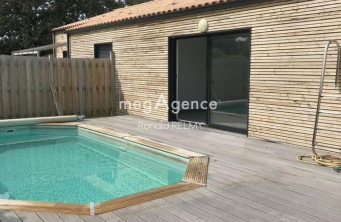 A louer MAISON  CONTEMPORAINE BORD DE MER TALMONT SAINT HILAIRE