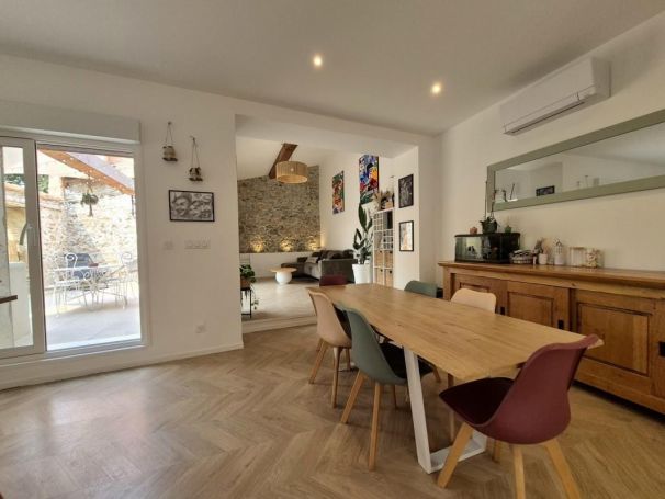 MAISON  CONTEMPORAINE BORD DE MER SAINT HIPPOLYTE