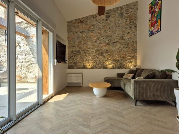 MAISON  CONTEMPORAINE BORD DE MER SAINT HIPPOLYTE