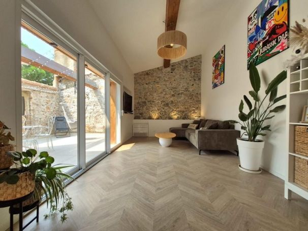 MAISON  CONTEMPORAINE BORD DE MER SAINT HIPPOLYTE