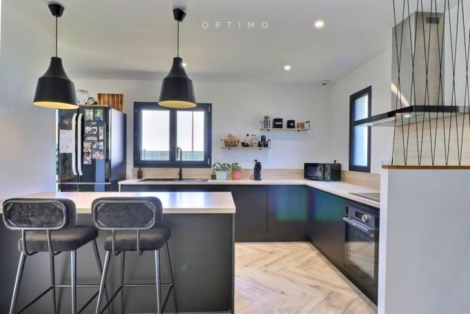 MAISON  CONTEMPORAINE  SAINT GENIS DES FONTAINES