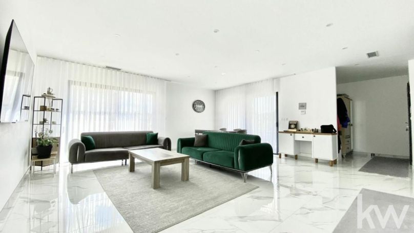 MAISON  5 PIECES 130 M2  CORNEILHAN