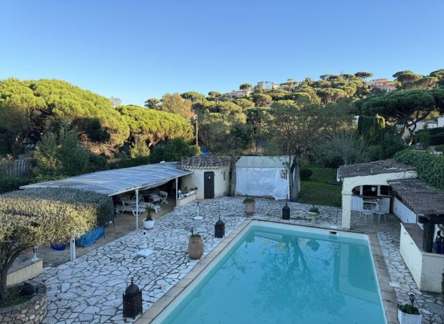 A louer MAISON  6 PIECES 176 M2 BORD DE MER SAINTE MAXIME