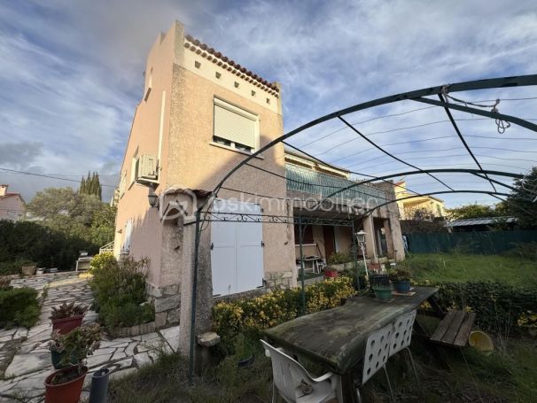 A louer MAISON  4 PIECES 82 M2 BORD DE MER LA GARDE