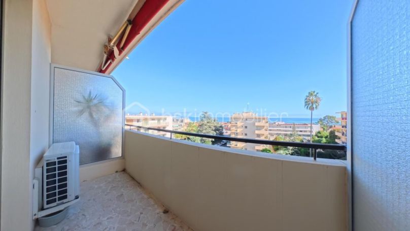 A louer APPARTEMENT T2 51 M2 VUE MER ANTIBES