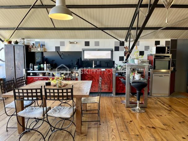 A vendre LOFT  147 M2 TERRASSE  ILLE SUR TET
