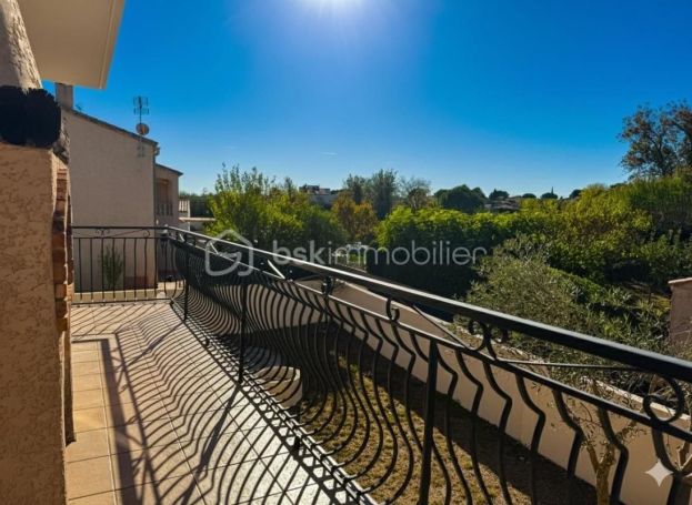 A louer MAISON  7 PIECES 175 M2  SAINT JEAN DE VEDAS