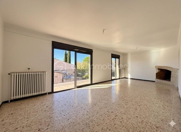 A louer MAISON  7 PIECES 175 M2  SAINT JEAN DE VEDAS