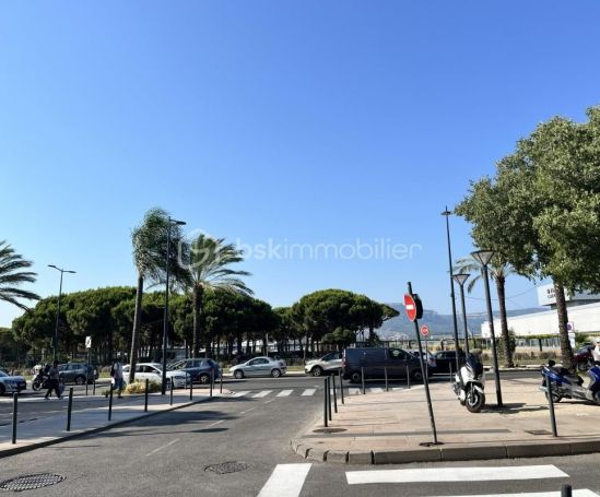 A louer APPARTEMENT T3 59 M2 BORD DE MER LA SEYNE SUR MER