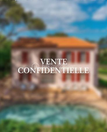 A louer MAISON  DE MAîTRE BORD DE MER SAINT TROPEZ