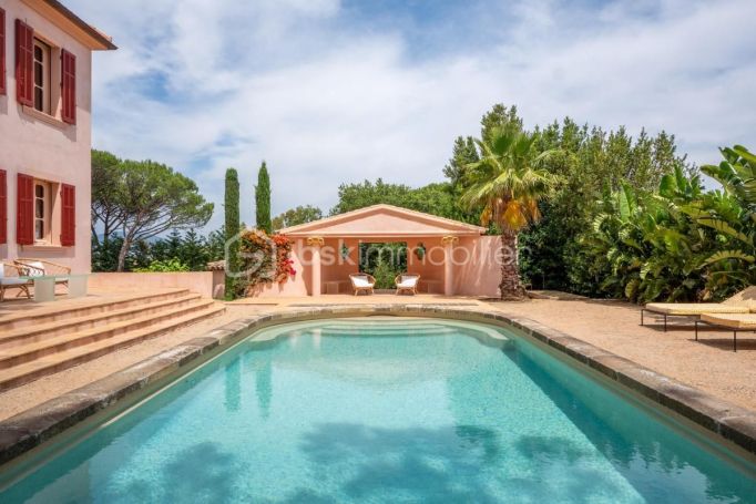 A louer MAISON DE MAîTRE BORD DE MER SAINT TROPEZ