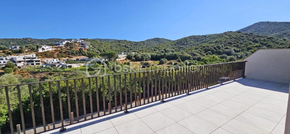 A louer APPARTEMENT DE PRESTIGE NEUF T3 67 M2 TERRASSE BORD DE MER PIETROSELLA